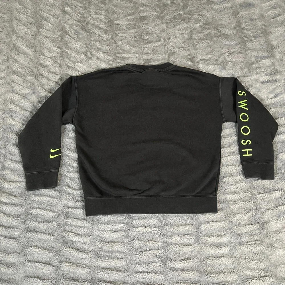 Nike Kids Crewneck Sweatshirt Black Neon Swoosh Standard Fit Size S CU8947011